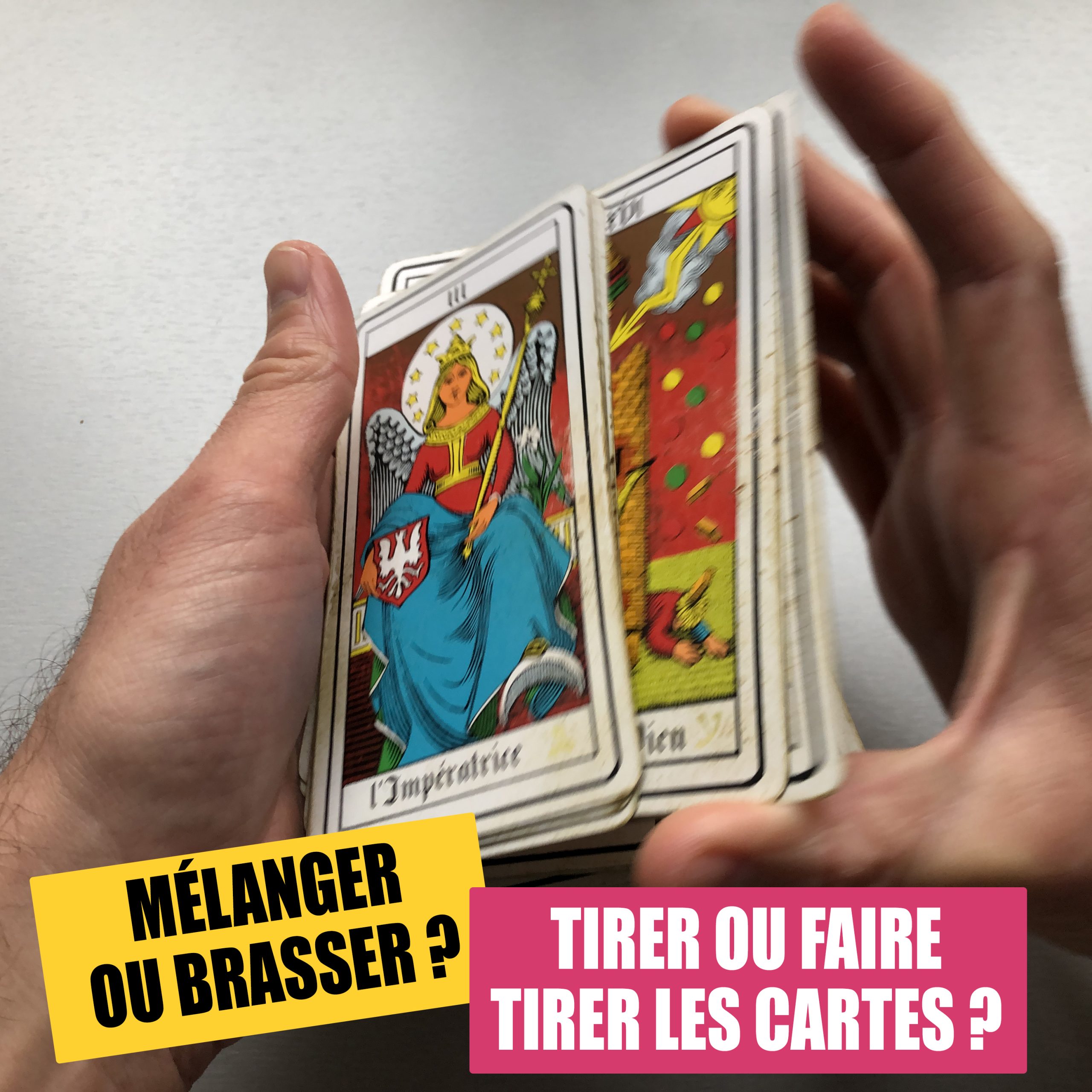 Tarot ou Oracle : Quelles différences ? Quel jeu de cartes choisir pour la  divination ?